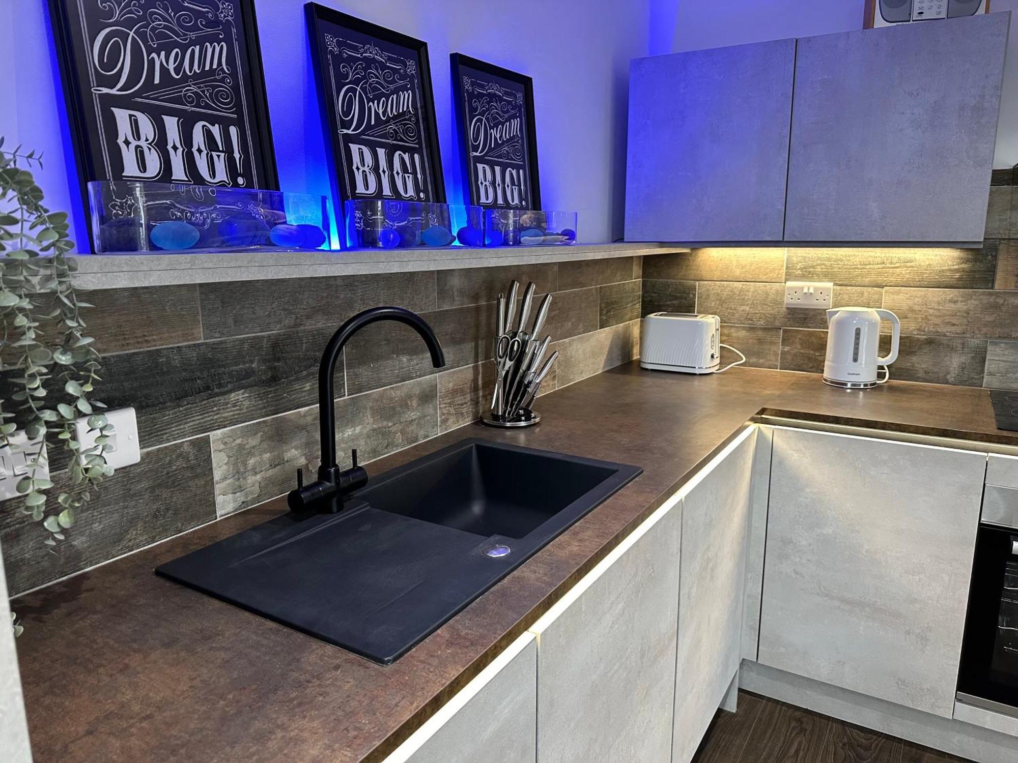 Vibrant Apartments Close To City Centre Κάρντιφ Εξωτερικό φωτογραφία
